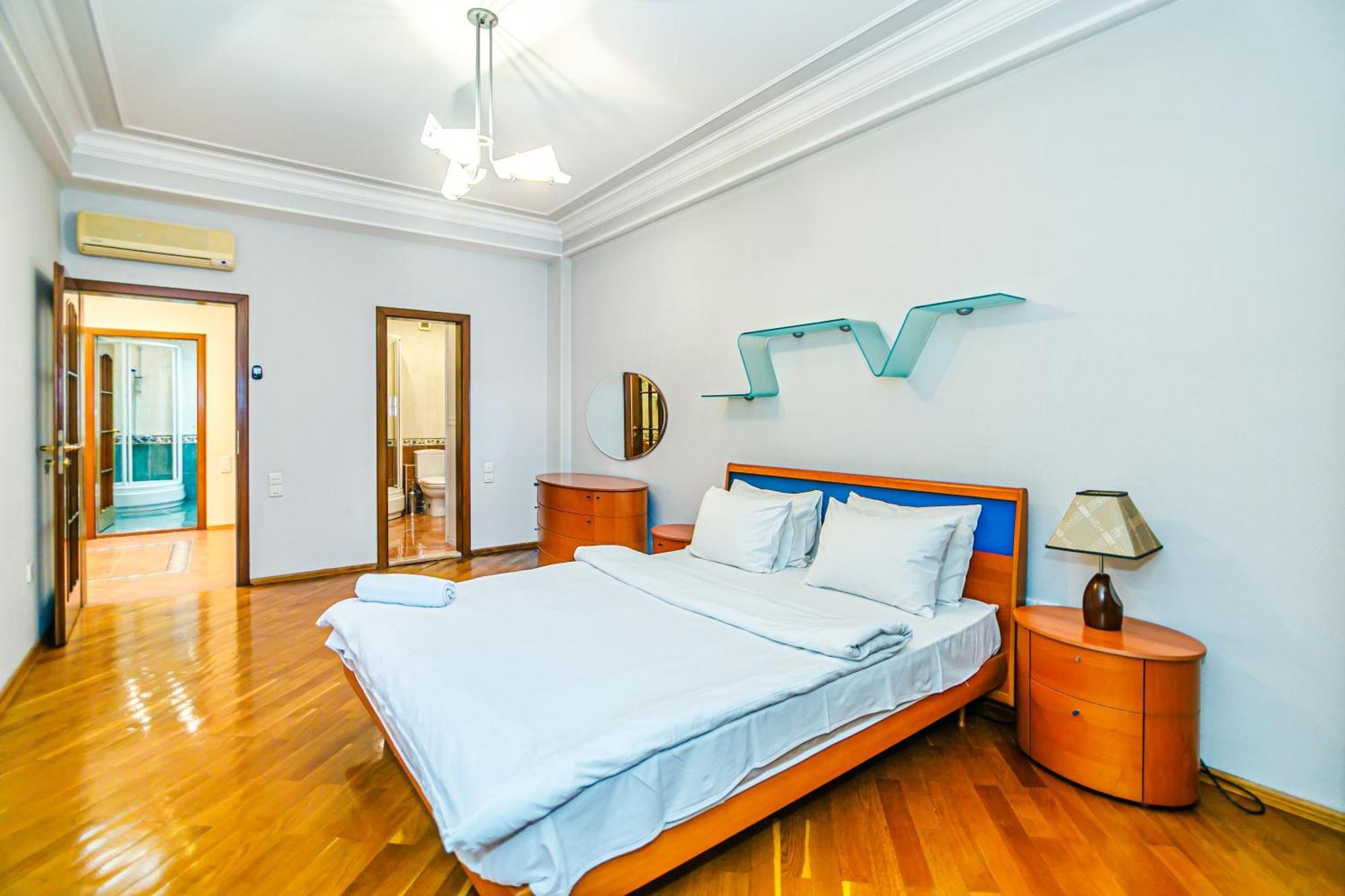 Delux Apartament In Center Apartment Baku Ngoại thất bức ảnh